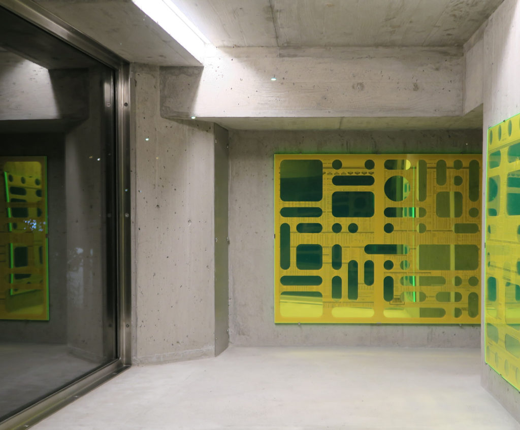 Baker Wardlaw, Mechanical objectivity II & I, 2020, Financial Times "Market Data" page, plexiglas frame, 65.5 x 53 cm and 32,75 x 53 cm, exposition Lemme Art Contemporain, artist-run space, Sion, 27 juin-29 août 2020