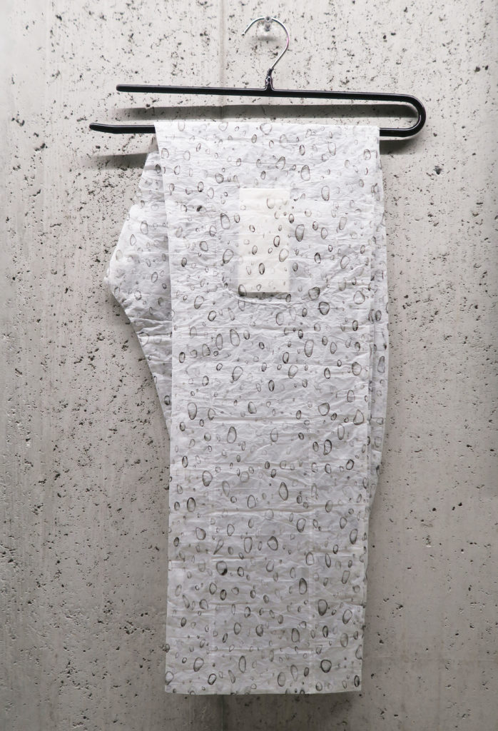 Giovanna Belossi, Fantasmi 2, 2020, Smoking blue king size rolling paper, impression jet d’encre, fil de coton, mouchoir en papier, cintre, 30 x 58cm
We Are Serious, Group Show, Lemme Art Contemporain, Curated by Pierre Vadi