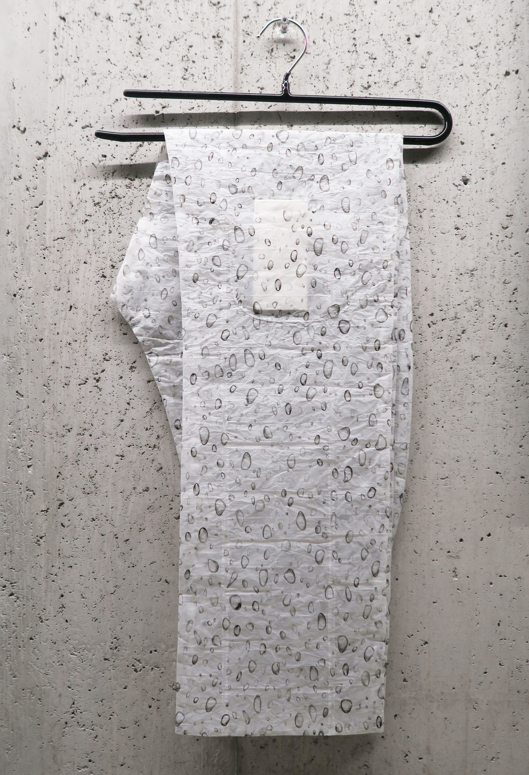 Giovanna Belossi, Fantasmi 2, vue de l'exposition, We are Serious, à Lemme Art contemporain, Pierre Vadi