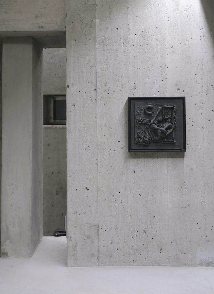 Isabelle Cornaro, Orgon Doors (edition), 2014, moulage élastomère, 15x15 cm